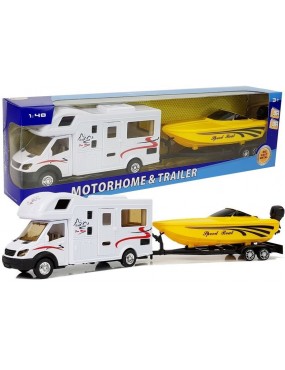 Camper z Żółtą Motorówką i...
